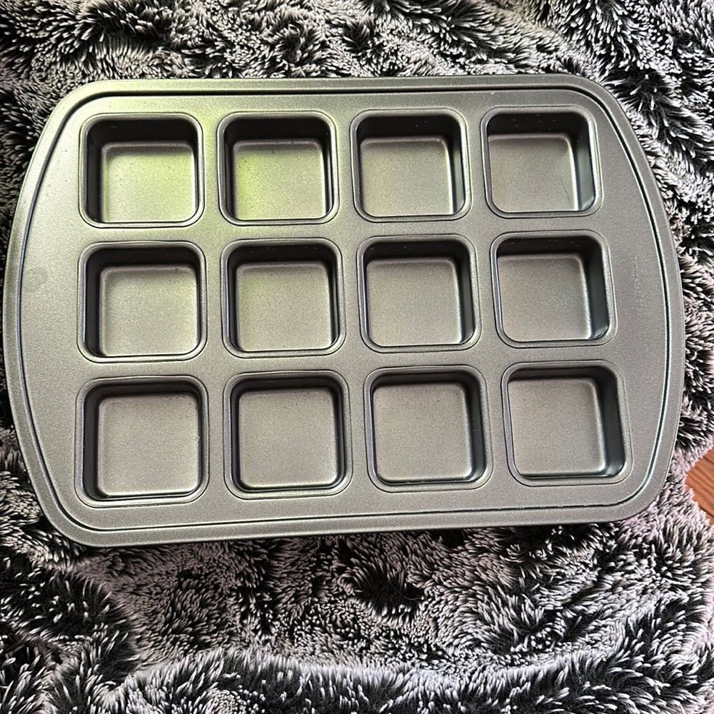 Pampered chef brownie pan!